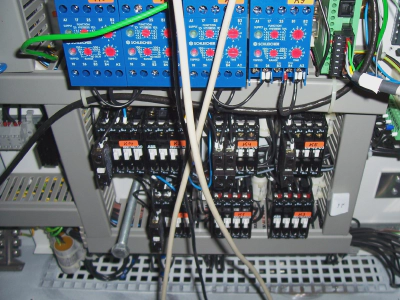 Electronic monitoring and safety Electrical circuit in control cabinet